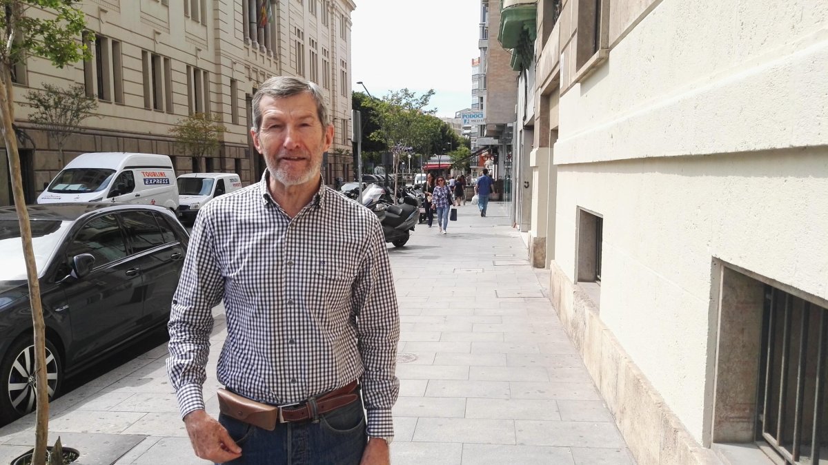 Julio Rodríguez en la calle Javier Sanz de Almería en 2016.