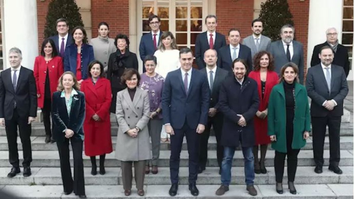 Foto de familia del nuevo Gobierno.