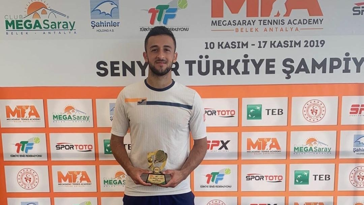 Barranco con el trofeo de ganador.