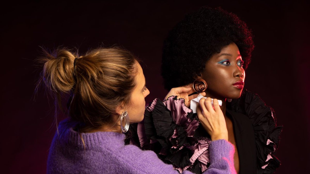 Laura pérez junto a la modelo que ha protagonizado Muse, la nueva colección de Lausett. Foto de Hormiguea.