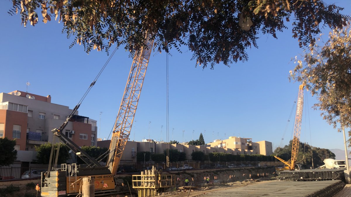 Las obras de soterramiento del paso a nivel de El Puche.