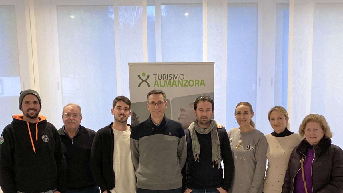 La nieva directiva con el presidente, Luis Aurelio Pérez, en el centro.