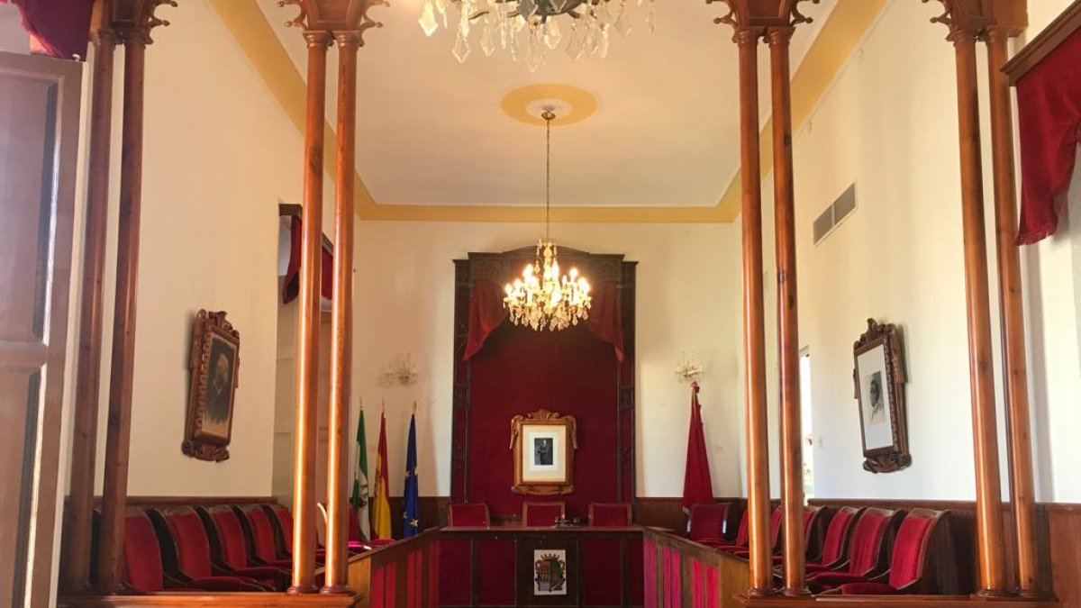 Salón de plenos del ayuntamiento cuevano.