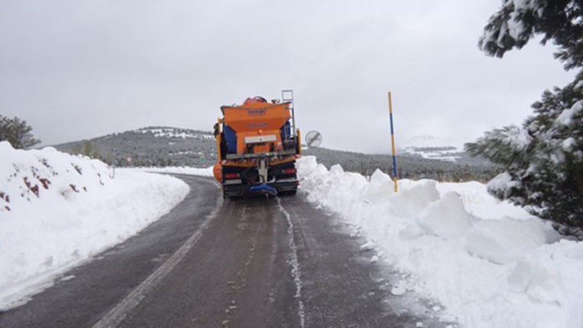 Cortada la A-349 a la altura de Tahal.