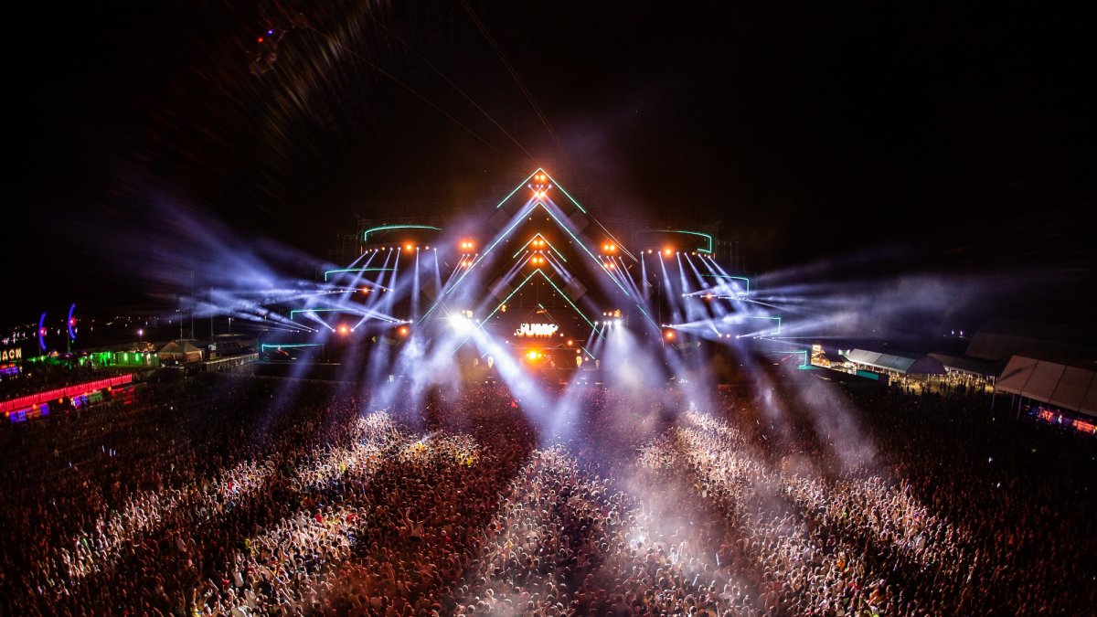 El Dreambeach atrae a miles de amantes de la música.