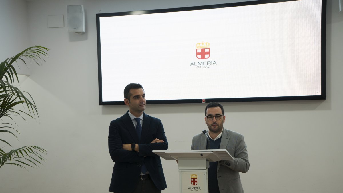 Ramón Fernández-Pacheco y Carlos Sánchez durante la comparecencia de prensa