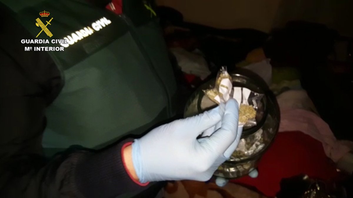 Material incautado por los agentes en la Operación Doscientas.