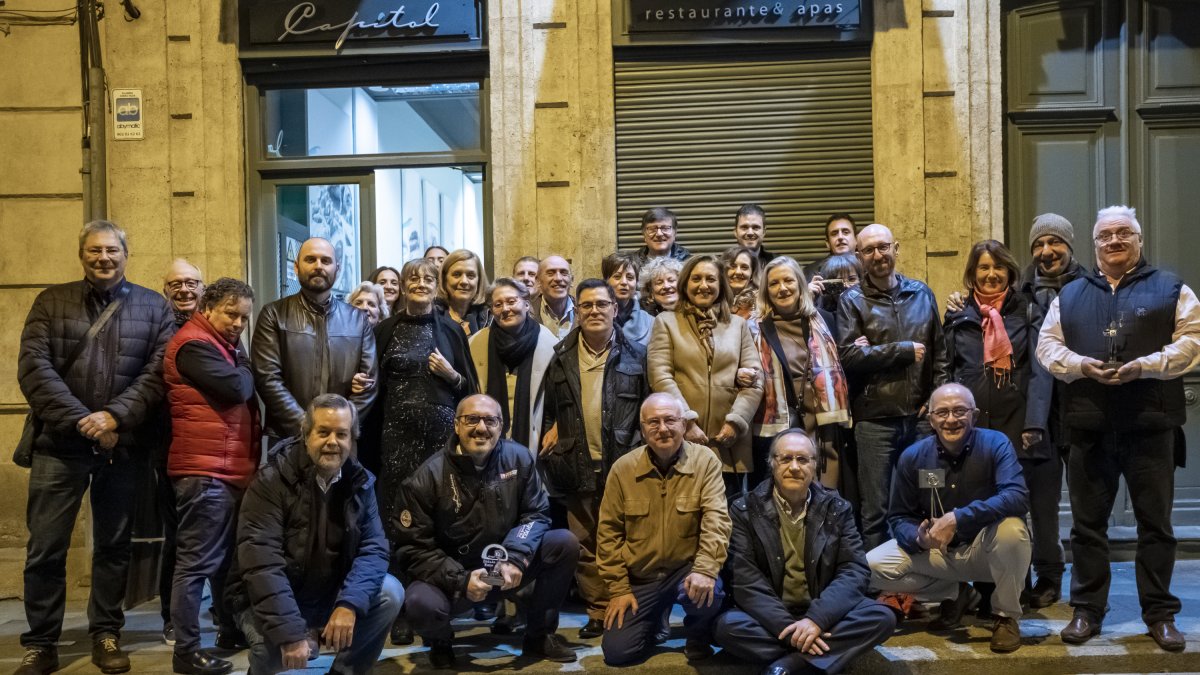 Foto de familia de los integrantes del Grupo Indalo Foto.