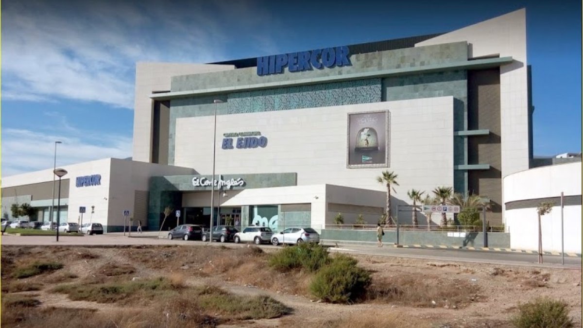 El Corte Inglés de El Ejido abrió sus puertas hace 10 años.