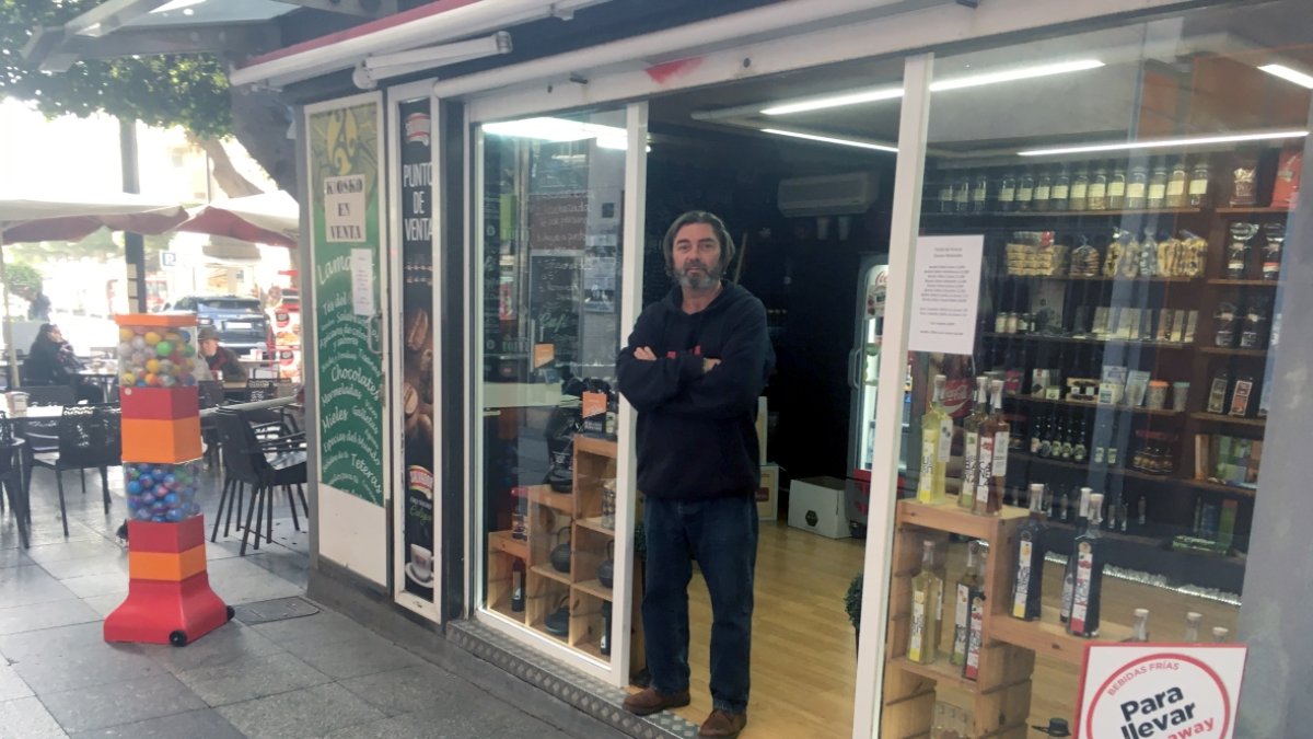 Yiyo Martínez, empresario inmobiliario hermano del concesionario, ayer en el kiosco.
