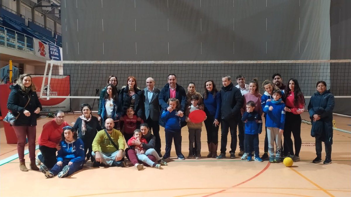 Los representantes visitando las actividades.