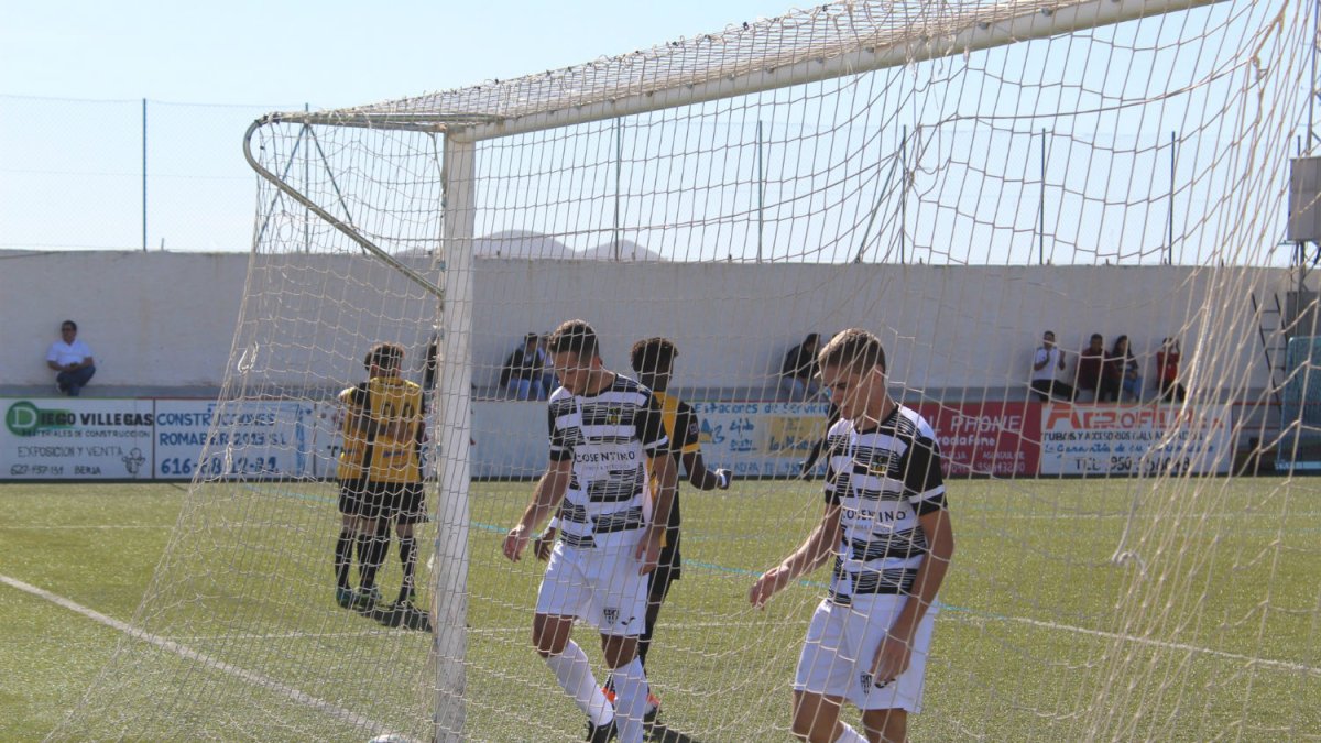 Los jugadores virgitanos siguen con su escalada.