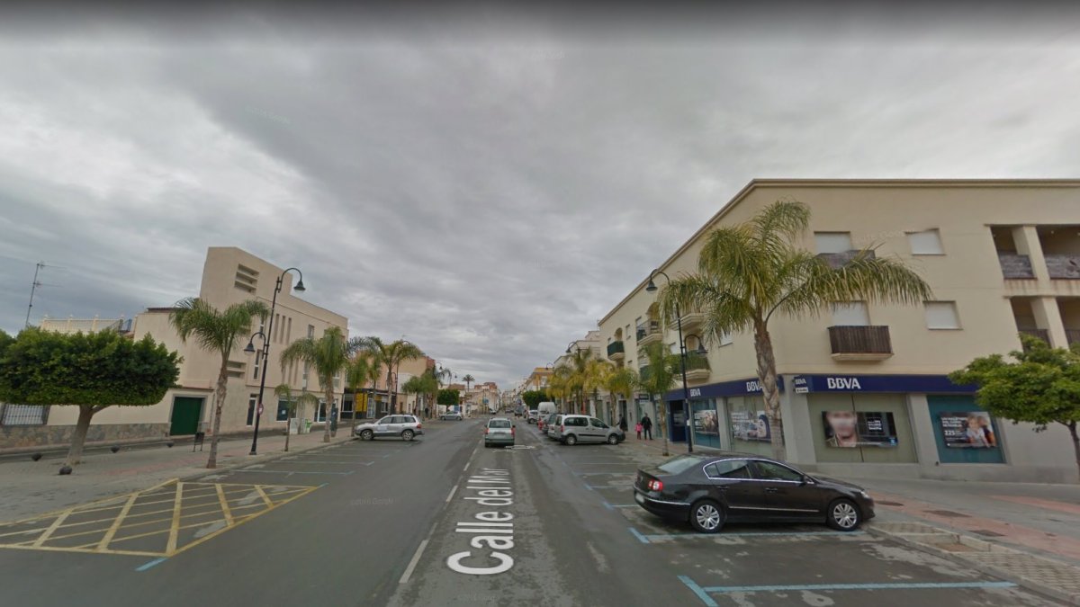 El cuerpo ha aparecido dentro de un coche en un garaje de la calle del Mar de Vera.