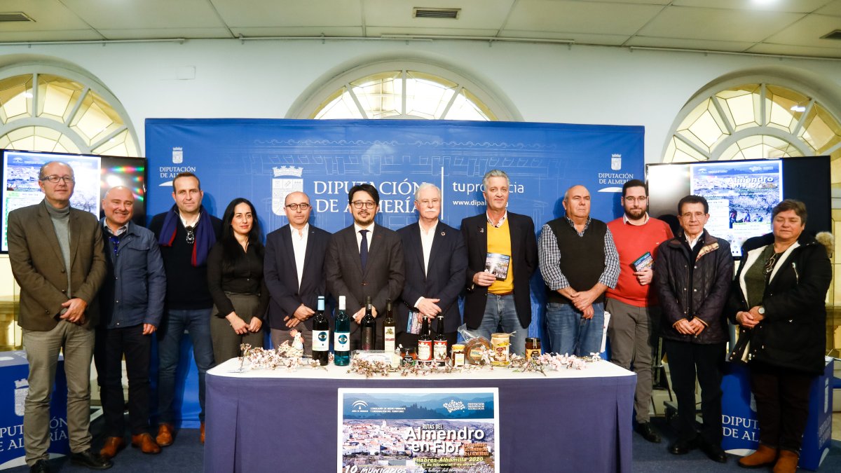 En la presentación estuvieron el diputado de Cultura, Manuel Guzmán, y diferentes autoridades políticos de la comarca.