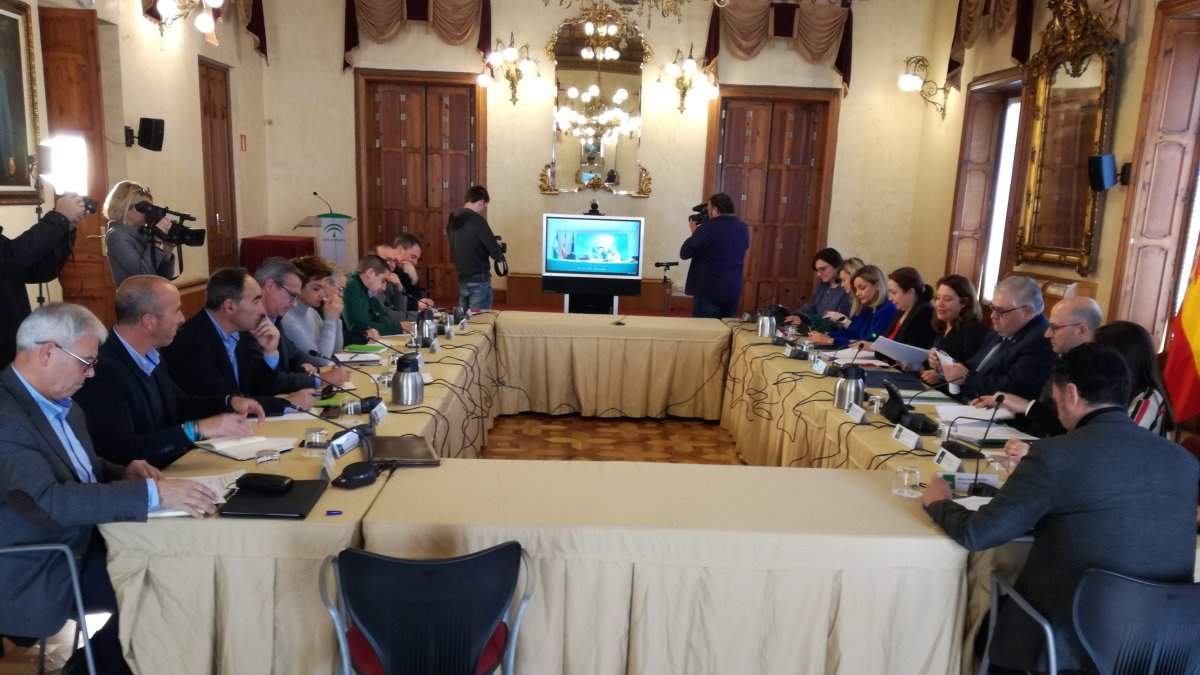 Reunión de la Mesa de Interlocución presidida por Carmen Crespo