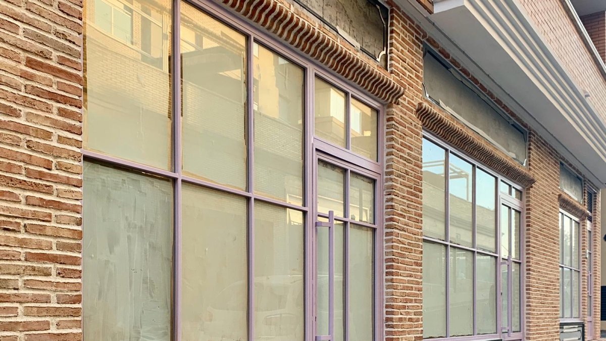 La fachada de la nueva cafetería en proceso.