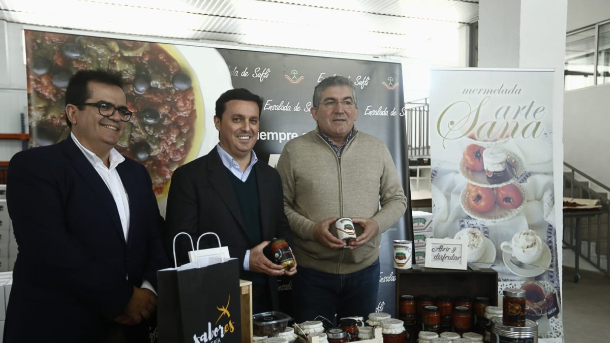 visita de Diputación a Industrias Alimentarias de Suflí