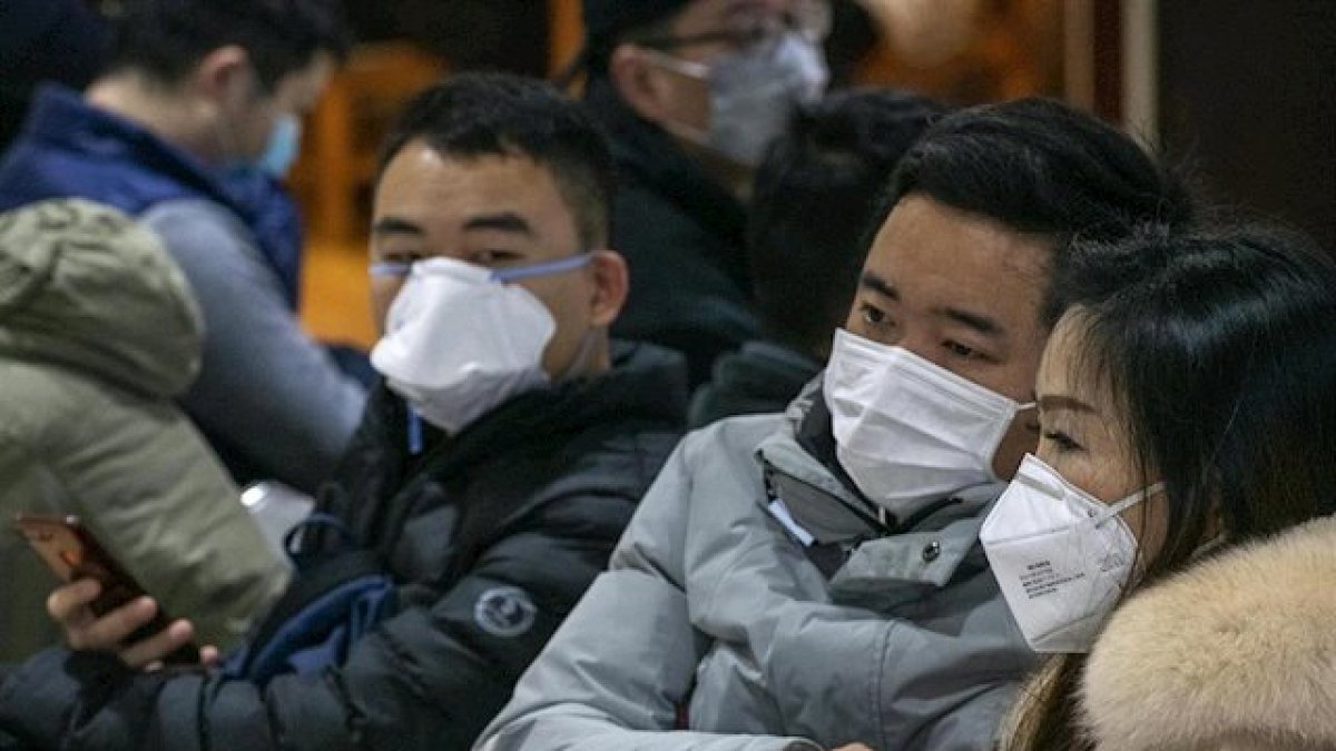 Imagen de ciudadanos chinos con mascarillas.