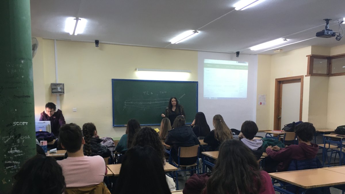 Una de las charlas ofrecidas a los alumnos del centro.