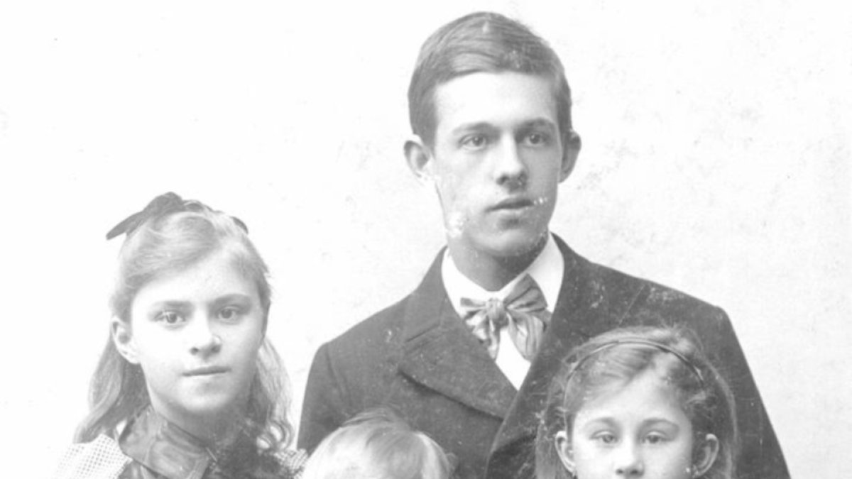 Olallo con sus hermanos Juan Zelmica y Matilde Morales Wilskman.