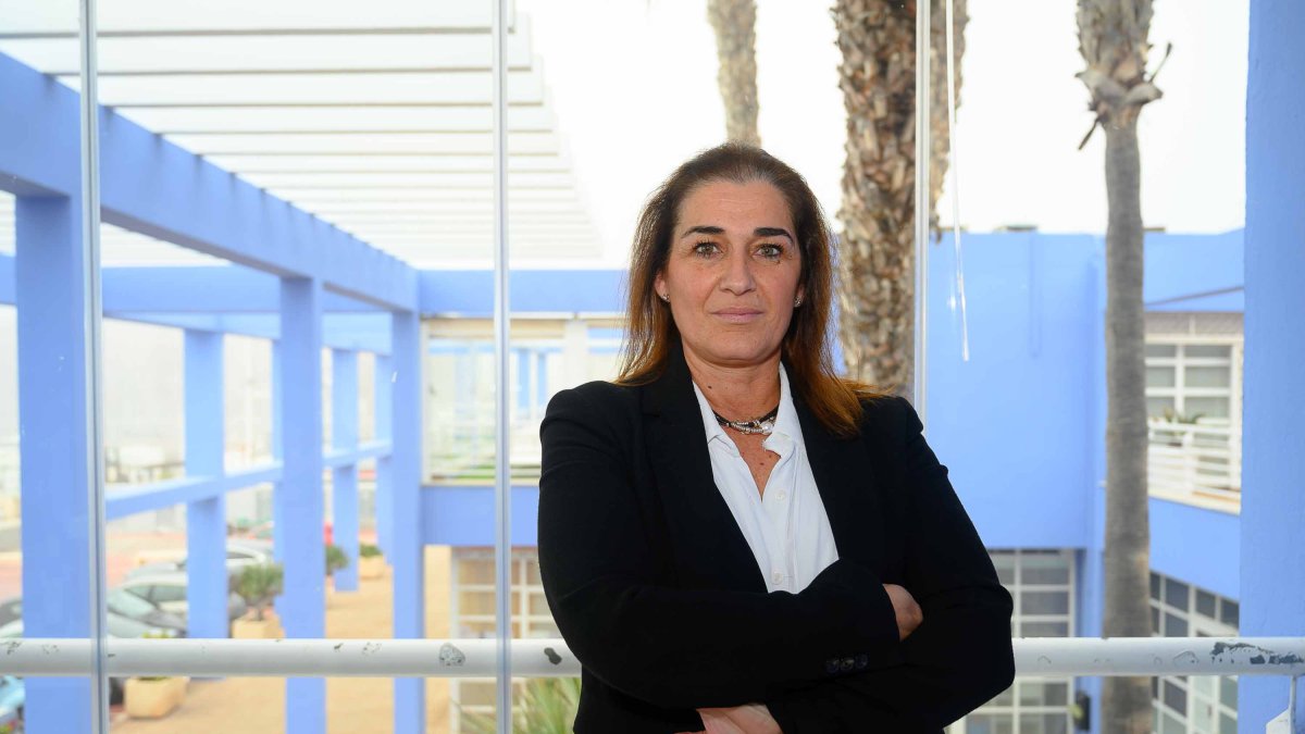 Ana Moreno en un posado previo a la entrevista con La Voz en la terraza del restaurante Catamarán.