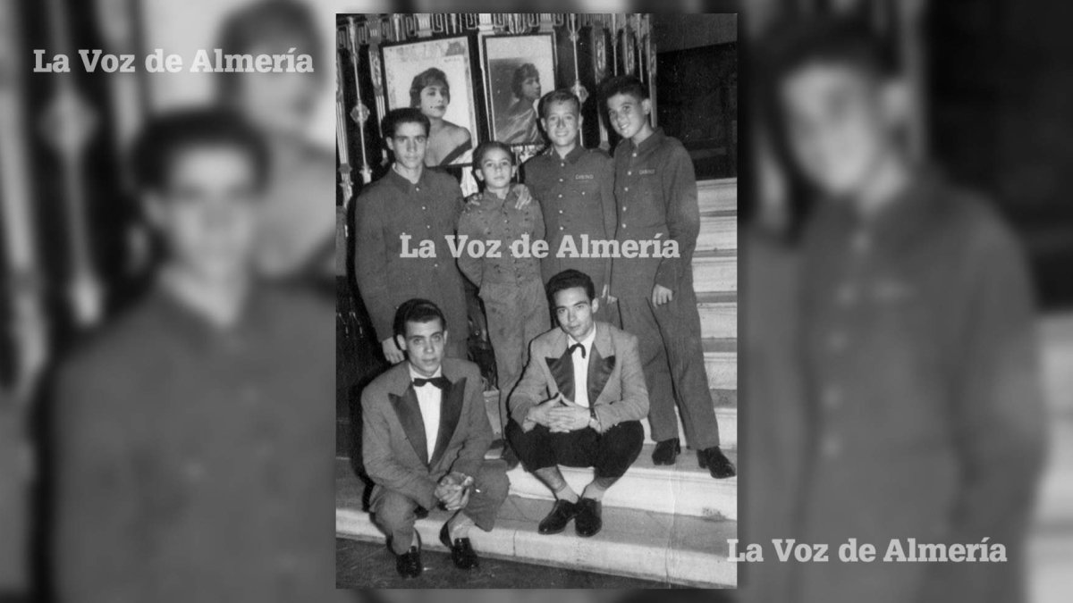 Los botones del Casino en los años cincuenta. Eran niños que dejaban la escuela y empezaban a trabajar como adultos buscando un sueldo.