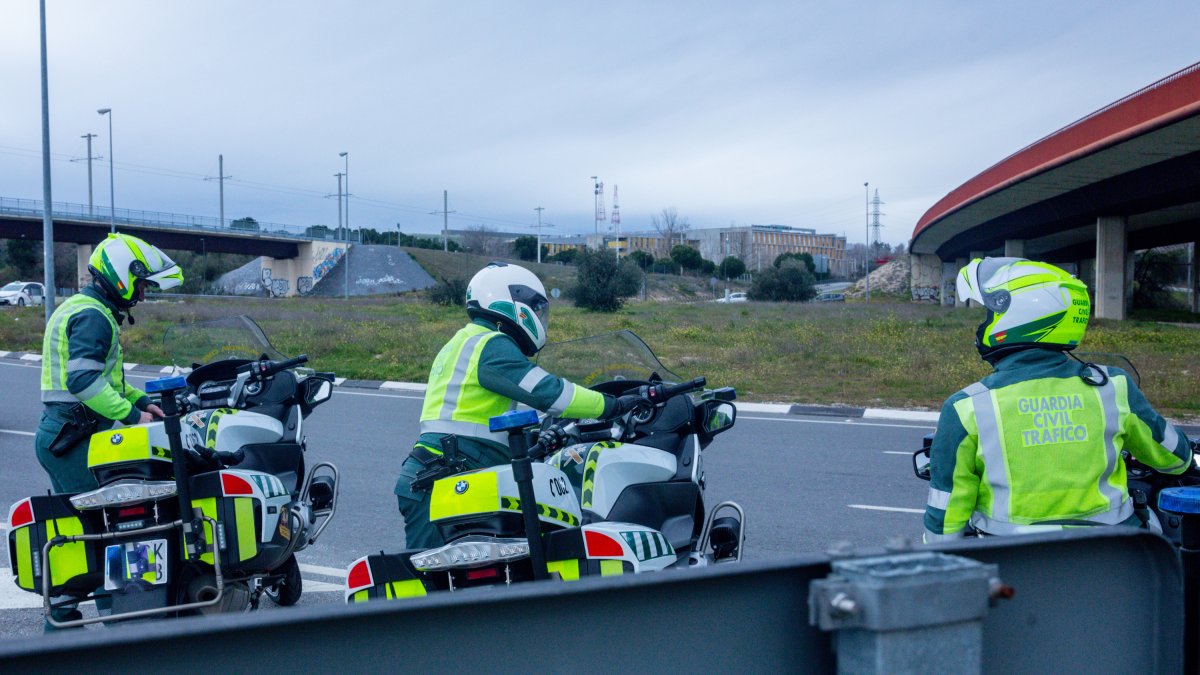 Agentes de la Guardia Civil de Tráfico, en una imagen de archivo.