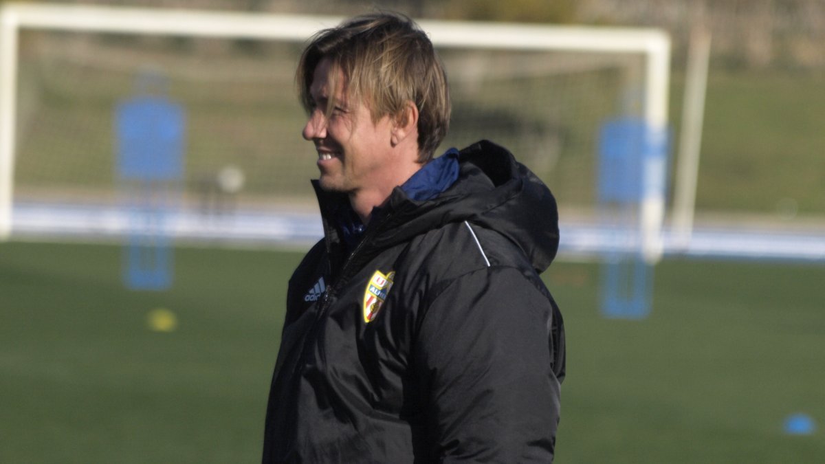 El míster en el entrenamiento de este jueves.