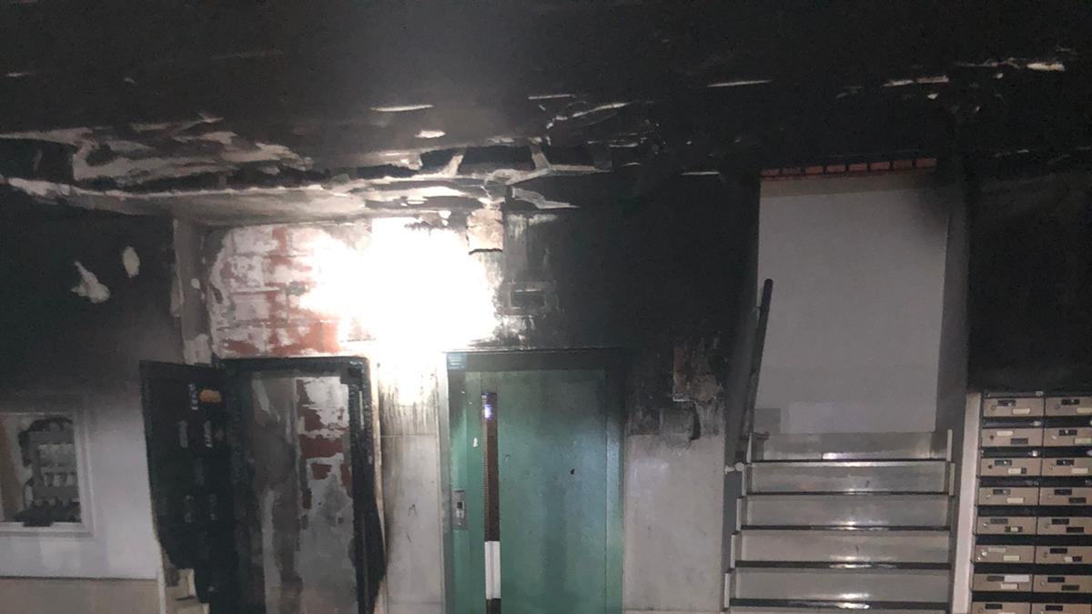 El fuego se declaró en el cuarto de los contadores.