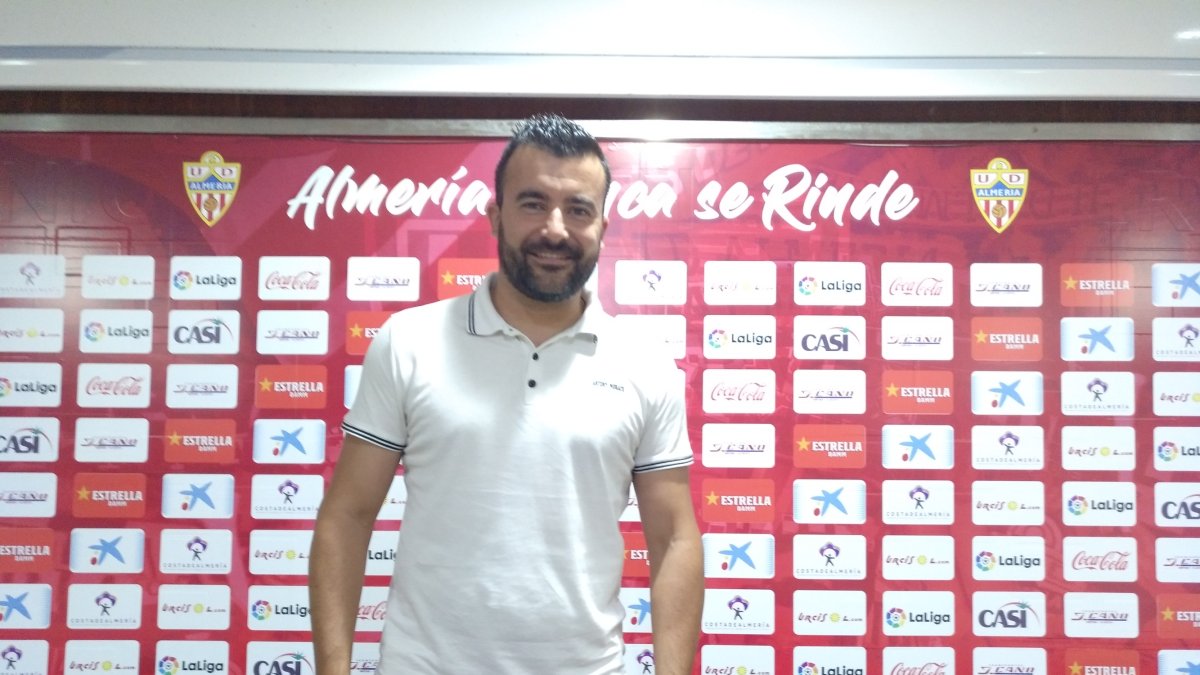 Carlos Hinojo, míster del Almería Femenino.