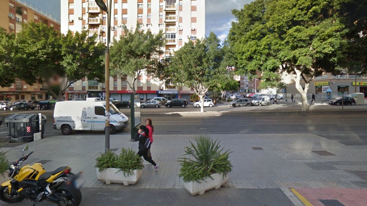 Cruce de la calle Gustavo Villapalos con la Avenida del Mediterráneo