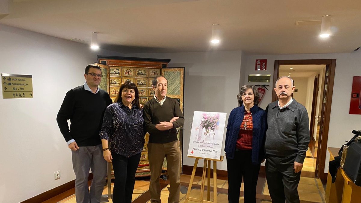Sebastián Perales, Consuelo Rodríguez, Luis Miguel Torres, Luisa Ortega y Fernando Neira, algunos de los participantes en el encuentro.