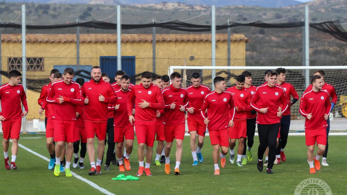 Los jugadores del Otelul Galati en plena sesión de trabajo.