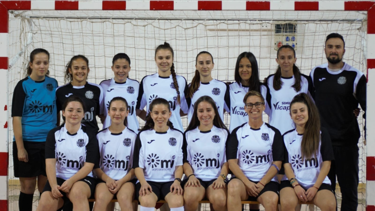 Las campeonas de Almería posan para la historia.