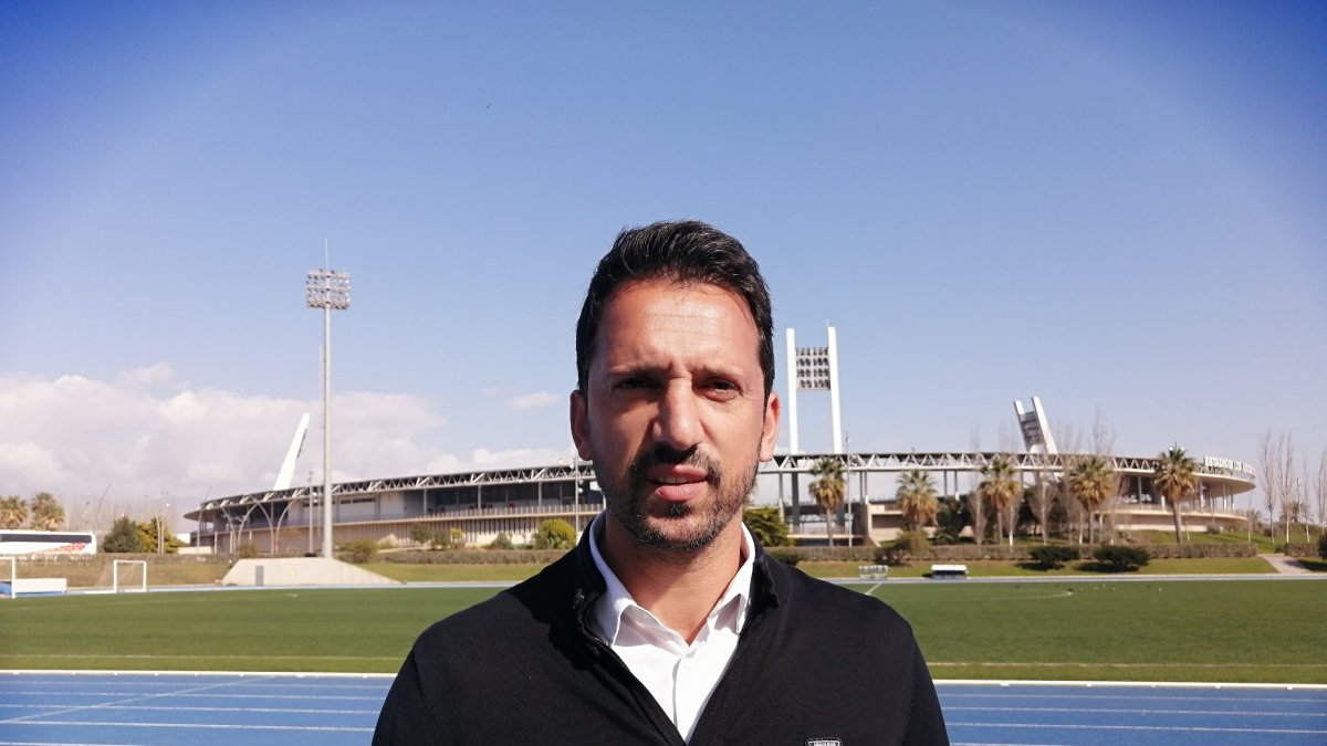 ‘Nandinho’ posa para LA VOZ en el campo Anexo.
