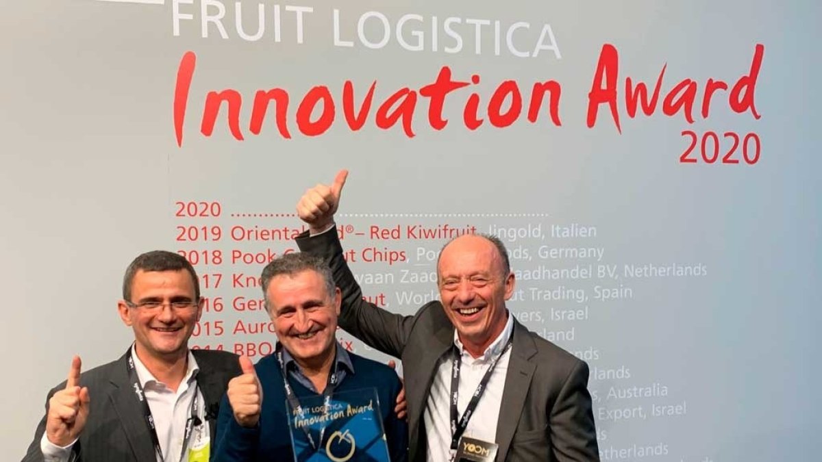 También ha sido reconocido por incorporar un envase medio ambientalmente  pionero.