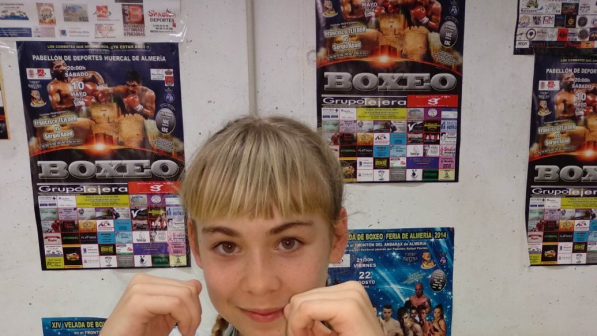 La campeona con su medalla.