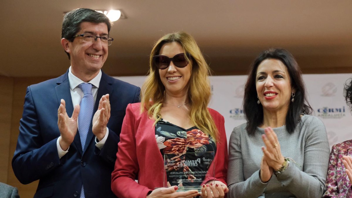 Mercedes López con Marta Bosquet y Juan Marín.