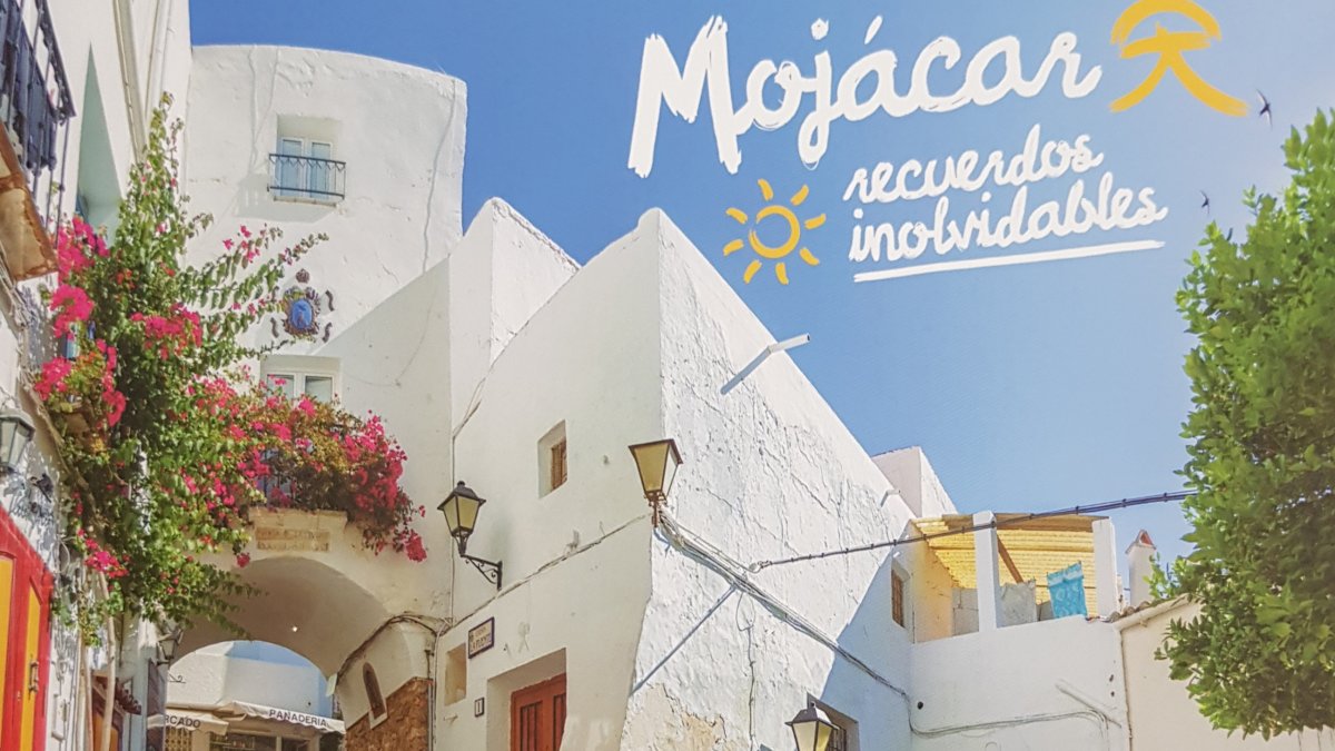 ‘Mojácar, recuerdos inolvidables’, el mensaje del nuevo cartel promocional.