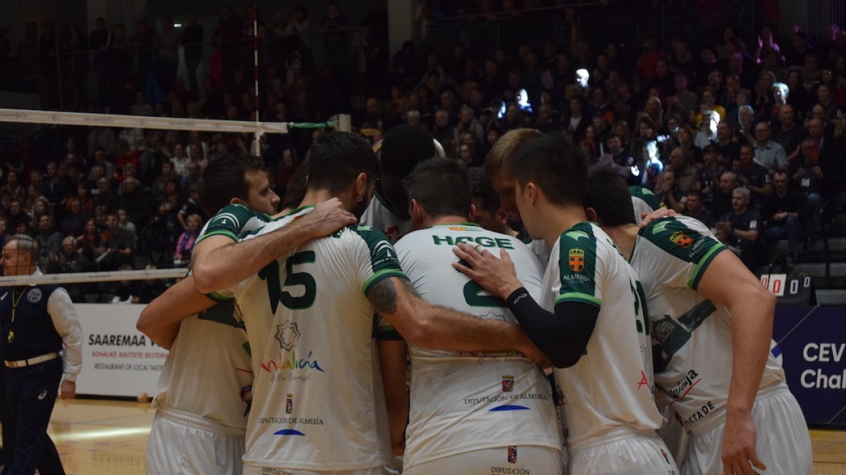 Los jugadores ahorradores celebrando un punto.