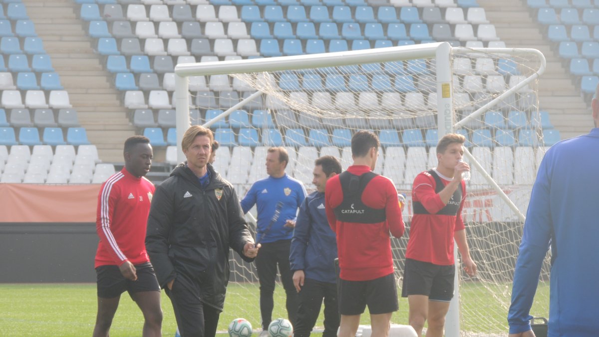 Guti mira al palco.