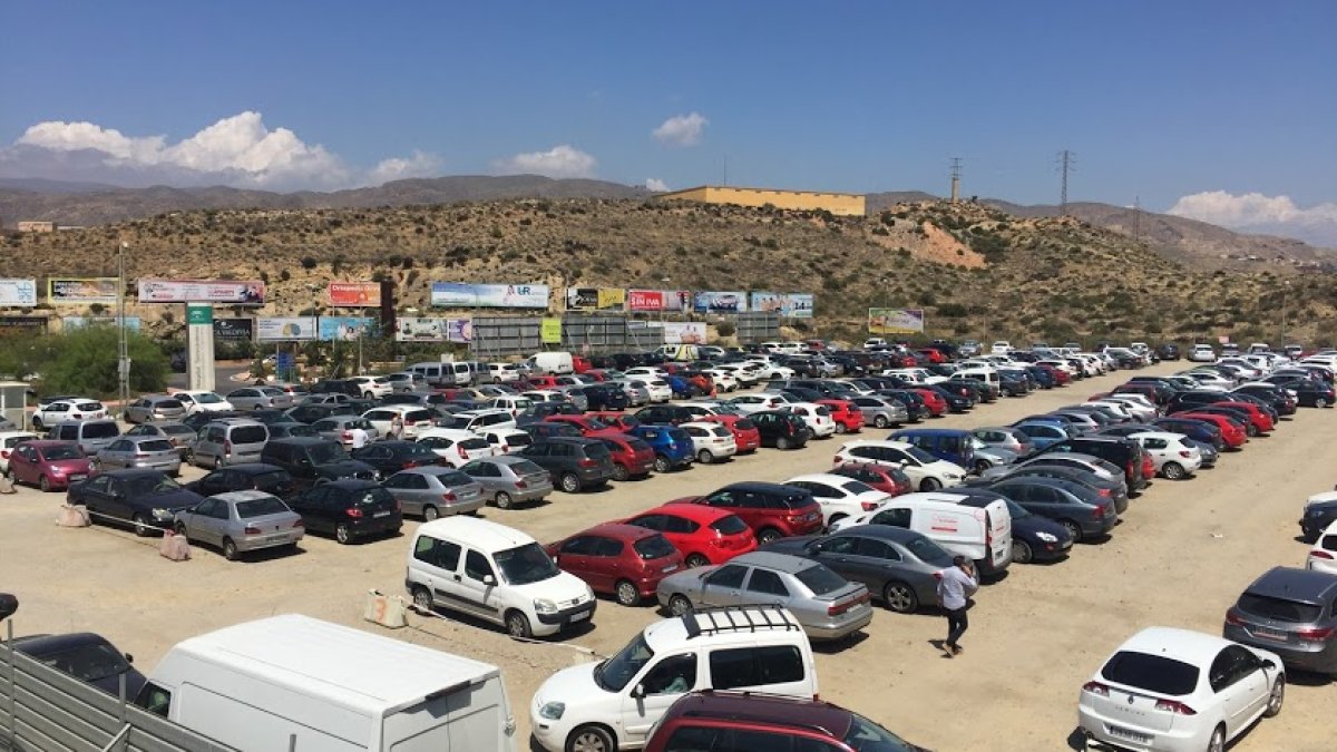Torrecárdenas cierra por trabajos de mejora su aparcamiento norte.