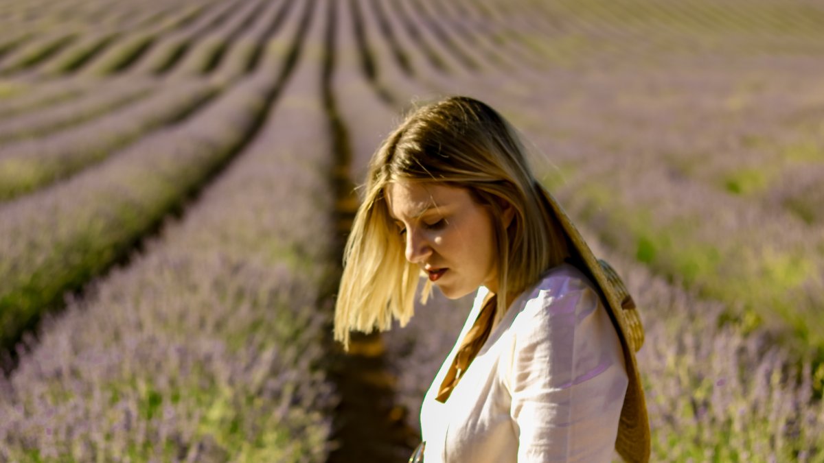 Nita Ripoll en Brihuega, donde viajó tras leer a Manu Leguineche. / Foto: Luis Manuel Yugo Mariblanca