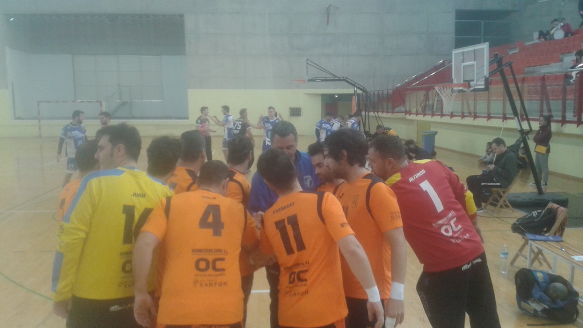 Los jugadores haciendo piña.