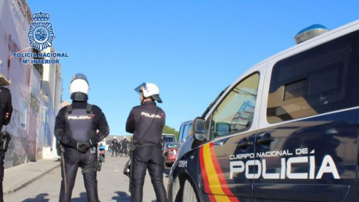 Policías de la comisaría de El Ejido, que presenta menor criminalidad que Roquetas.