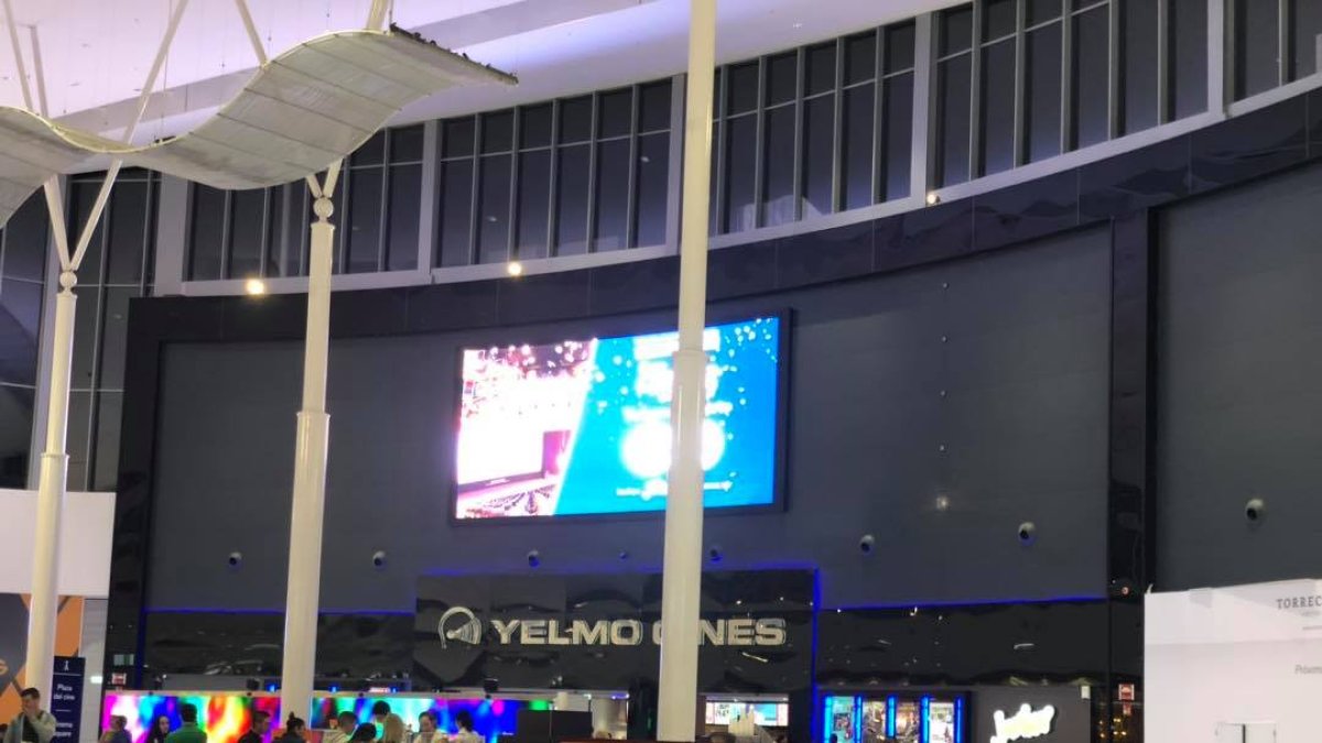 Exterior de los cines Yelmo Torrecárdenas en Almería.