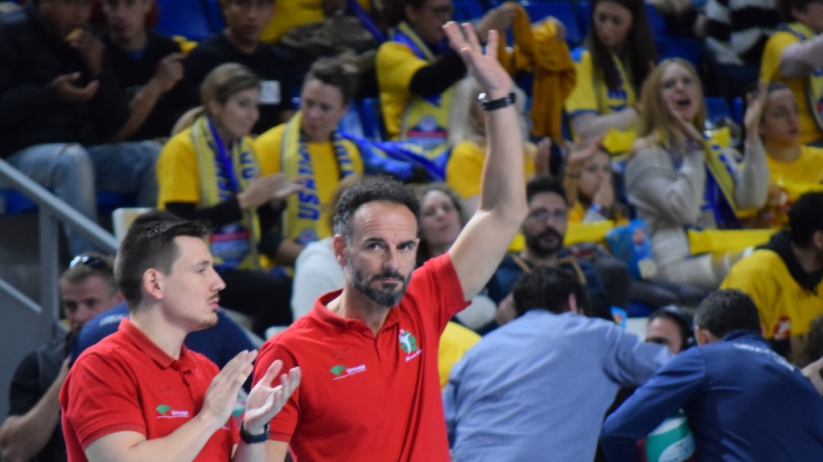 Manolo Berenguel saludando a la afición.