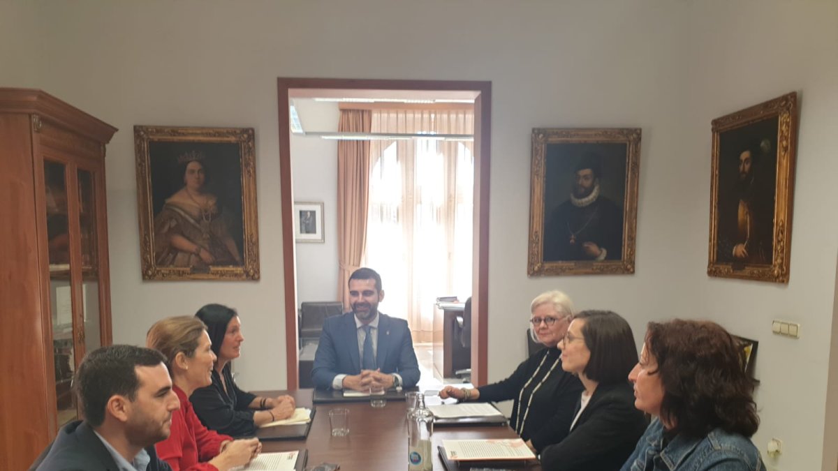 Reunión entre el Ayuntamiento y Almería Centro