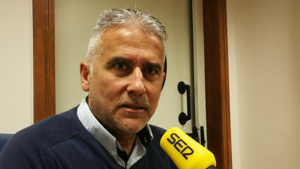 Pepe Morales comentando el partido en la Cadena SER.