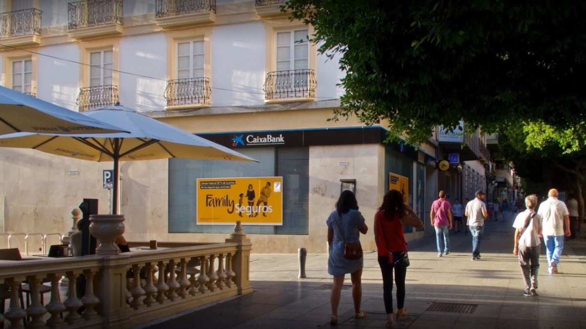 Imagen del cajero de la capital en el que ha sido encontrada la mujer.